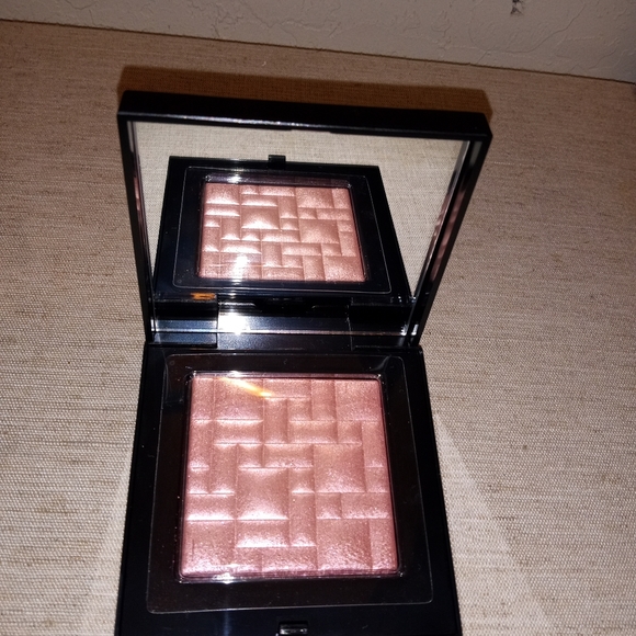 Bobbi Brown Highlighting Powder in Opal Glow (limited edition shade) Full Size - Picture 4 of 5